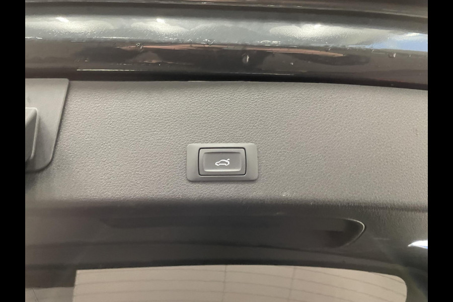 Audi e-tron 50 Quattro Edition 71 kWh Airco ECC Navi Cruise Control 19"LM Velgen PDC voor en achter Full LED Virtual Cockpit