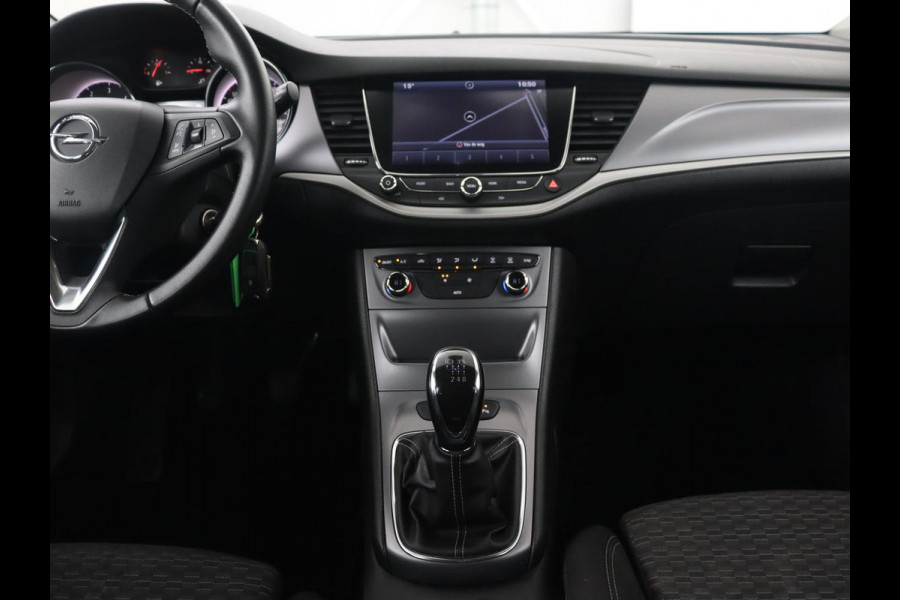 Opel Astra 1.6 CDTI Online Edition | Trekhaak | Carplay | Navigatie | Climate control | Comfortstoelen | 18'' | Parkeerhulp | Cruise control | Bluetooth