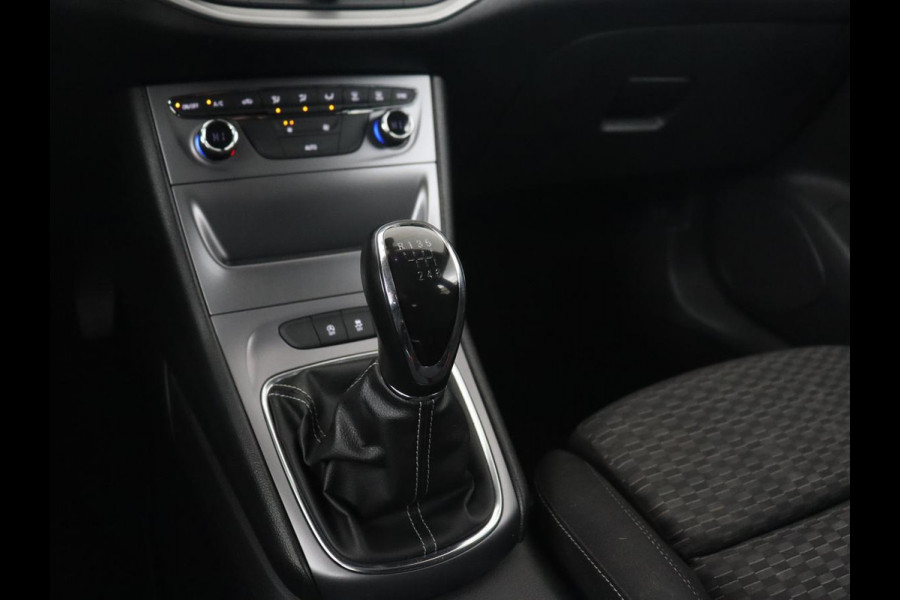 Opel Astra 1.6 CDTI Online Edition | Trekhaak | Carplay | Navigatie | Climate control | Comfortstoelen | 18'' | Parkeerhulp | Cruise control | Bluetooth