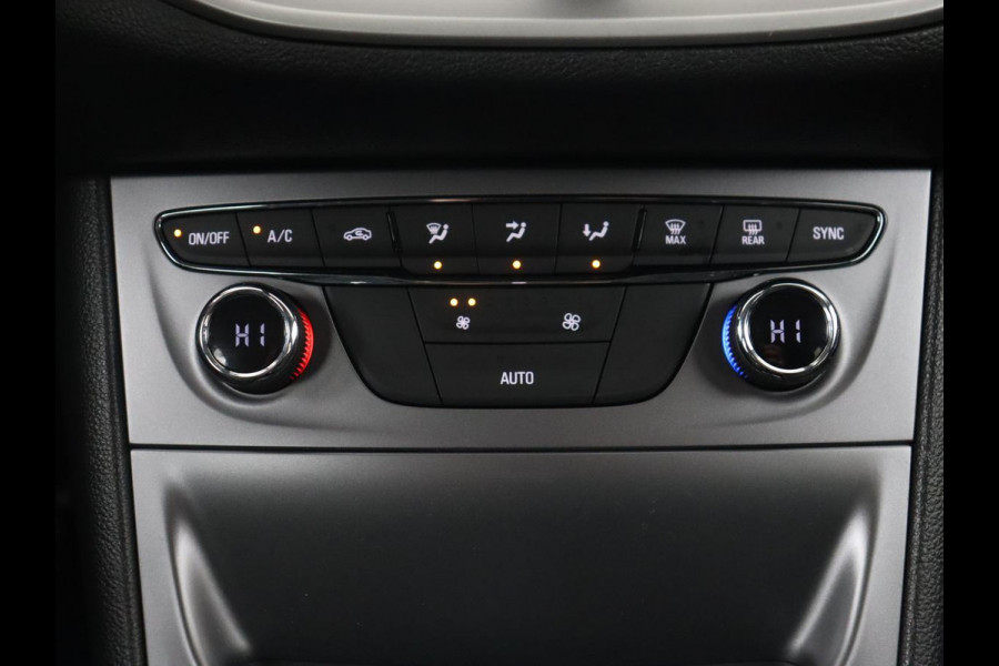 Opel Astra 1.6 CDTI Online Edition | Trekhaak | Carplay | Navigatie | Climate control | Comfortstoelen | 18'' | Parkeerhulp | Cruise control | Bluetooth