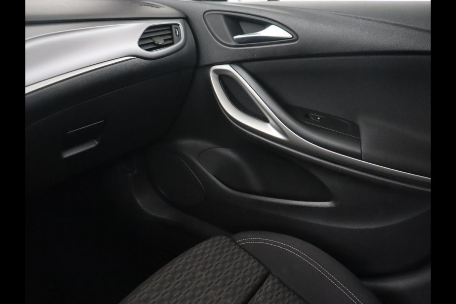 Opel Astra 1.6 CDTI Online Edition | Trekhaak | Carplay | Navigatie | Climate control | Comfortstoelen | 18'' | Parkeerhulp | Cruise control | Bluetooth