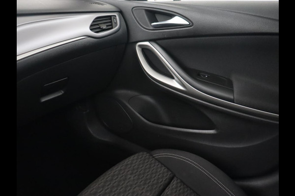 Opel Astra 1.6 CDTI Online Edition | Trekhaak | Carplay | Navigatie | Climate control | Comfortstoelen | 18'' | Parkeerhulp | Cruise control | Bluetooth