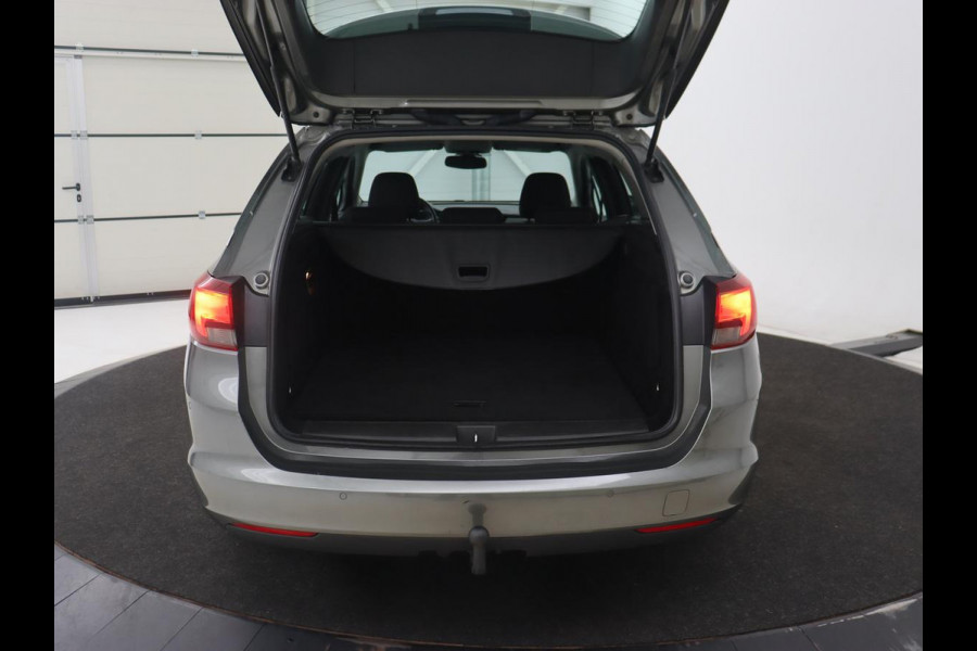 Opel Astra 1.6 CDTI Online Edition | Trekhaak | Carplay | Navigatie | Climate control | Comfortstoelen | 18'' | Parkeerhulp | Cruise control | Bluetooth