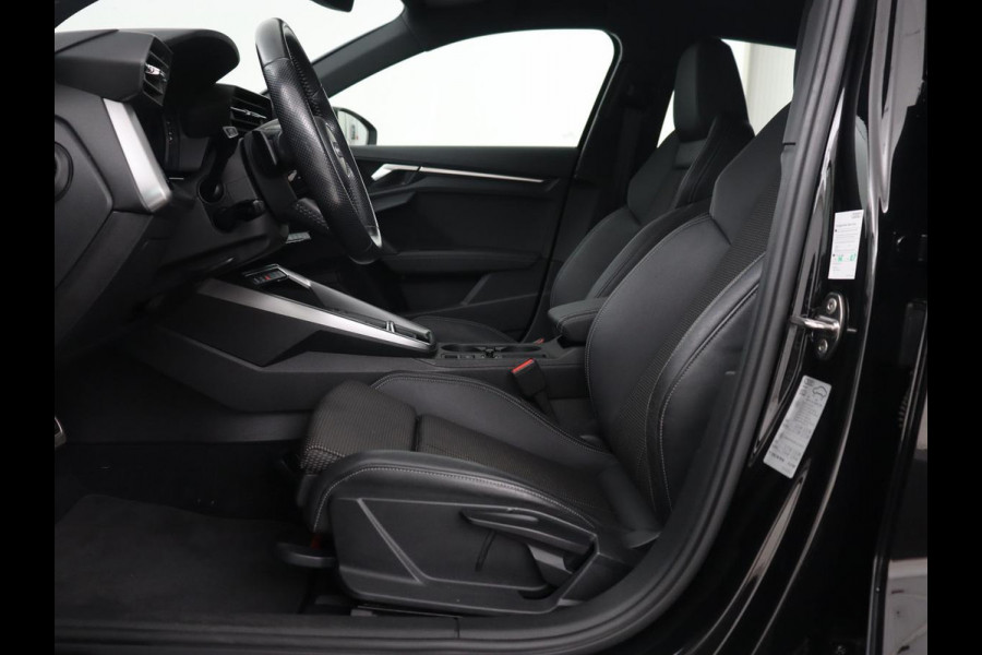 Audi A3 35 TFSI S edition | Carplay | Sportstoelen | Full LED | Navigatie | Half leder | Virtual Cockpit | Climate control | Parkeerhulp | Cruise control | Bluetooth | DAB | Sportstuur