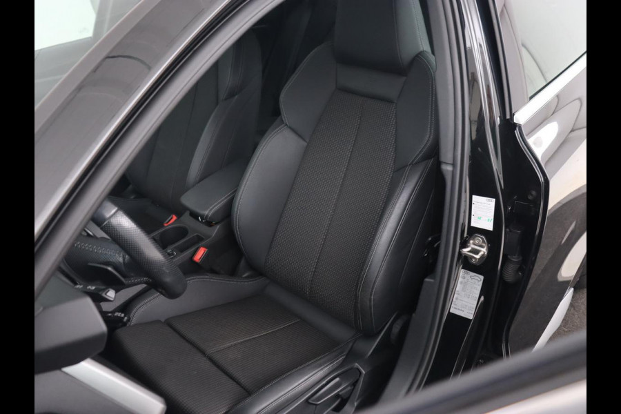 Audi A3 35 TFSI S edition | Carplay | Sportstoelen | Full LED | Navigatie | Half leder | Virtual Cockpit | Climate control | Parkeerhulp | Cruise control | Bluetooth | DAB | Sportstuur