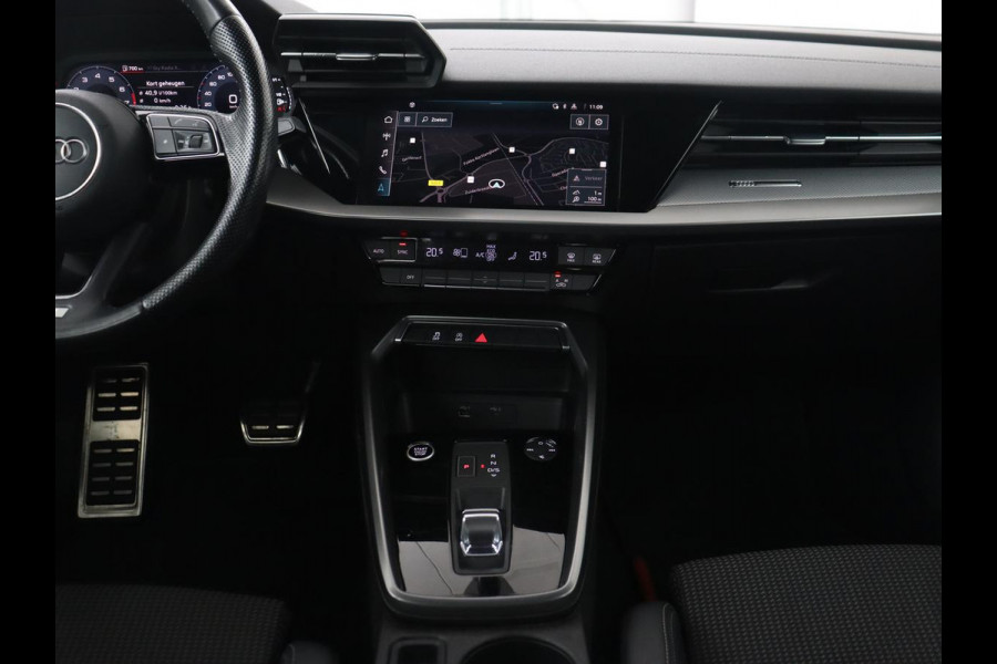 Audi A3 35 TFSI S edition | Carplay | Sportstoelen | Full LED | Navigatie | Half leder | Virtual Cockpit | Climate control | Parkeerhulp | Cruise control | Bluetooth | DAB | Sportstuur