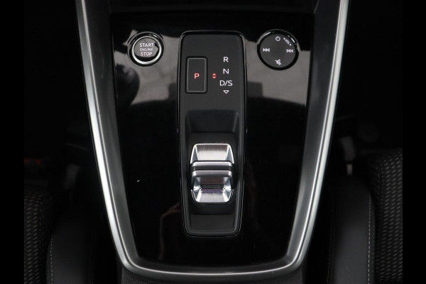 Audi A3 35 TFSI S edition | Carplay | Sportstoelen | Full LED | Navigatie | Half leder | Virtual Cockpit | Climate control | Parkeerhulp | Cruise control | Bluetooth | DAB | Sportstuur