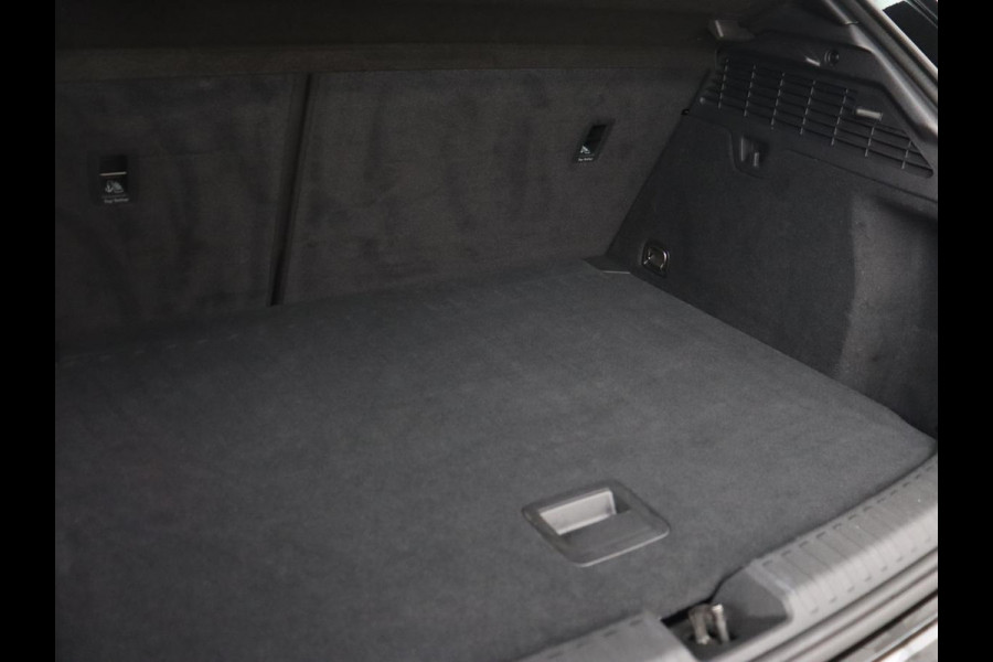 Audi A3 35 TFSI S edition | Carplay | Sportstoelen | Full LED | Navigatie | Half leder | Virtual Cockpit | Climate control | Parkeerhulp | Cruise control | Bluetooth | DAB | Sportstuur