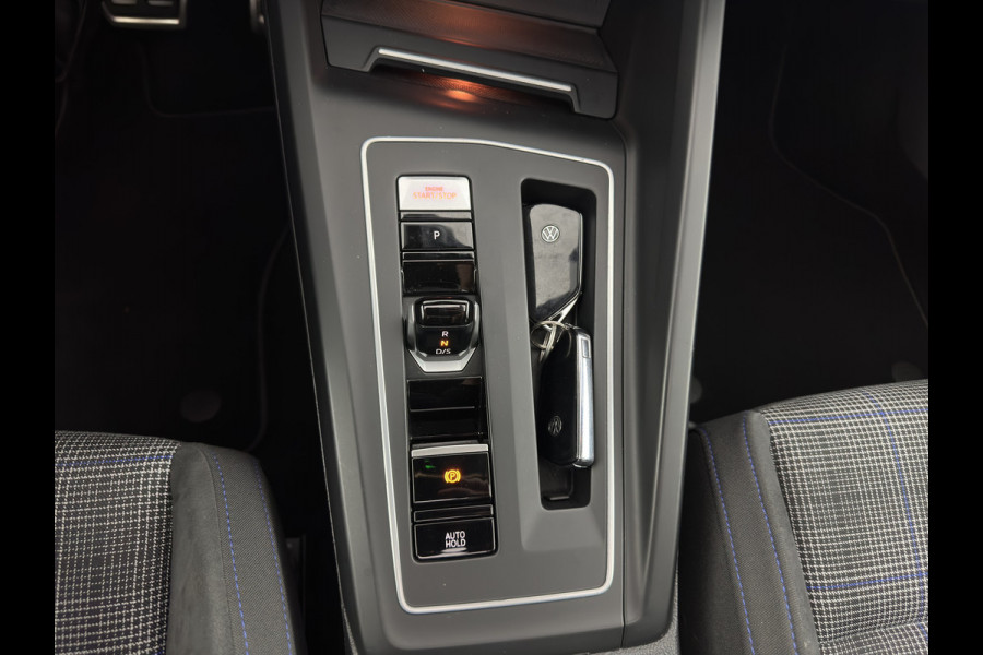 Volkswagen Golf 1.4 eHybrid GTE (INCL-BTW) *PANO | NAVI | CRUISE | VIRTUAL | 18 INCH ALU*