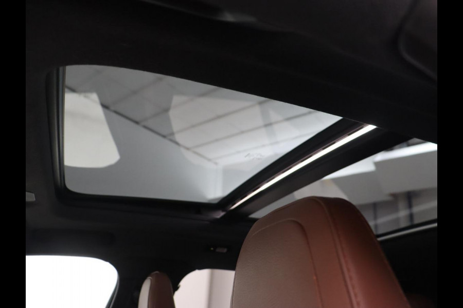Volvo XC40 Recharge P8 AWD R Design | Panoramadak | Leder | 360 Camera | Stoelverwarming | Harman/Kardon | Memory | Carplay | Adaptive cruise | Keyless | Navigatie | Full LED