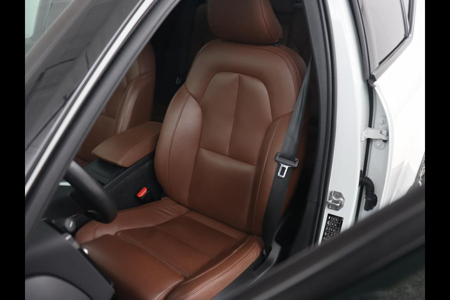 Volvo XC40 Recharge P8 AWD R Design | Panoramadak | Leder | 360 Camera | Stoelverwarming | Harman/Kardon | Memory | Carplay | Adaptive cruise | Keyless | Navigatie | Full LED