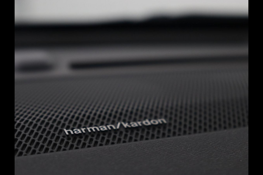 Volvo XC40 Recharge P8 AWD R Design | Panoramadak | Leder | 360 Camera | Stoelverwarming | Harman/Kardon | Memory | Carplay | Adaptive cruise | Keyless | Navigatie | Full LED