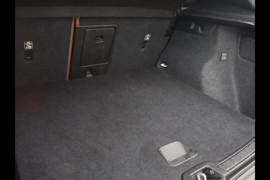 Volvo XC40 Recharge P8 AWD R Design | Panoramadak | Leder | 360 Camera | Stoelverwarming | Harman/Kardon | Memory | Carplay | Adaptive cruise | Keyless | Navigatie | Full LED