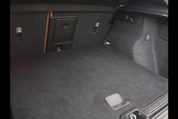 Volvo XC40 Recharge P8 AWD R Design | Panoramadak | Leder | 360 Camera | Stoelverwarming | Harman/Kardon | Memory | Carplay | Adaptive cruise | Keyless | Navigatie | Full LED