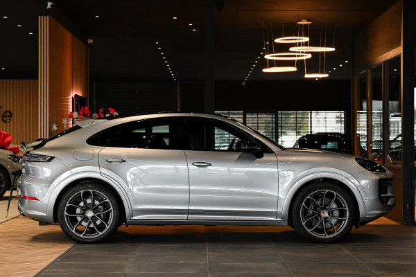 Porsche Cayenne Coupé 3.0 E-Hybrid. GT Pakket. Carbon, Leder, Softcl, Luchtv, BTW, ACC, 360, 18 Weg, Trekh, Bose, Keyless, Stuurvw