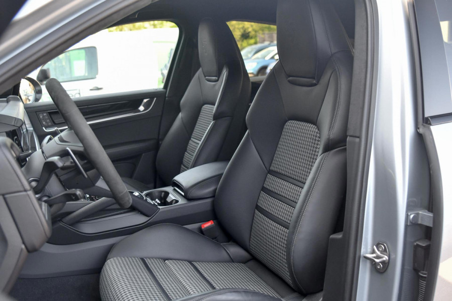 Porsche Cayenne Coupé 3.0 E-Hybrid. GT Pakket. Carbon, Leder, Softcl, Luchtv, BTW, ACC, 360, 18 Weg, Trekh, Bose, Keyless, Stuurvw
