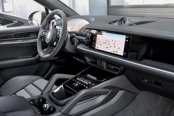 Porsche Cayenne Coupé 3.0 E-Hybrid. GT Pakket. Carbon, Leder, Softcl, Luchtv, BTW, ACC, 360, 18 Weg, Trekh, Bose, Keyless, Stuurvw