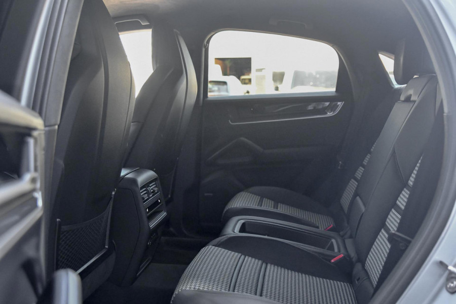 Porsche Cayenne Coupé 3.0 E-Hybrid. GT Pakket. Carbon, Leder, Softcl, Luchtv, BTW, ACC, 360, 18 Weg, Trekh, Bose, Keyless, Stuurvw