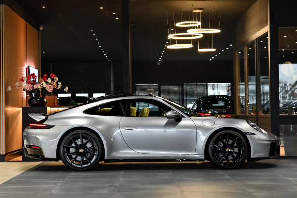 Porsche 911 3.0 Carrera MY25. BTW. Sport Design, Chrono, Lift, Pano, SportUitl, Leder, HD-Matrix, 14 Weg, Koeling, 360, ACC, Bose!