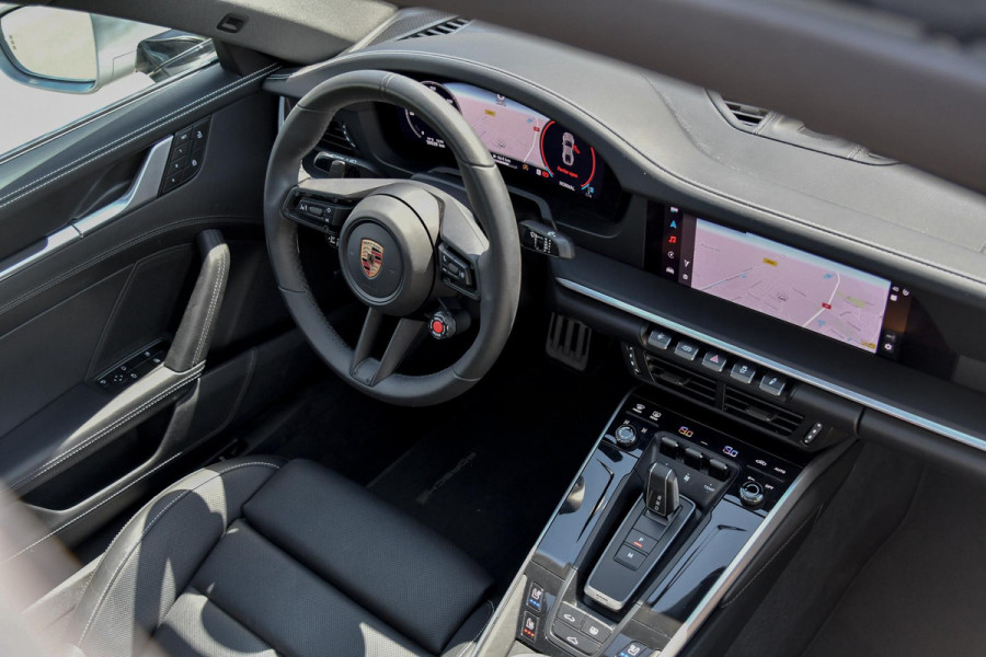 Porsche 911 3.0 Carrera MY25. BTW. Sport Design, Chrono, Lift, Pano, SportUitl, Leder, HD-Matrix, 14 Weg, Koeling, 360, ACC, Bose!