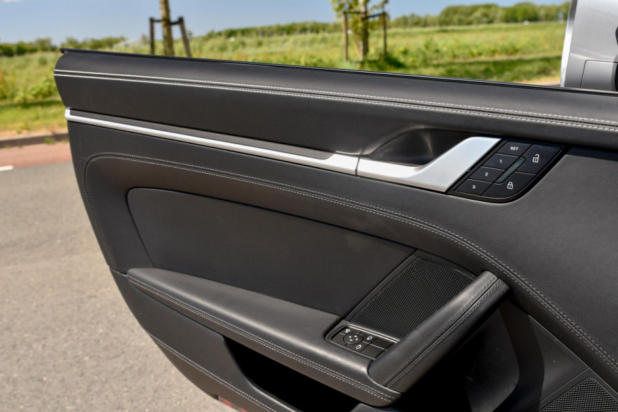 Porsche 911 3.0 Carrera MY25. BTW. Sport Design, Chrono, Lift, Pano, SportUitl, Leder, HD-Matrix, 14 Weg, Koeling, 360, ACC, Bose!