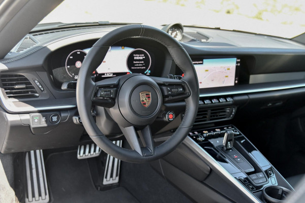 Porsche 911 3.0 Carrera MY25. BTW. Sport Design, Chrono, Lift, Pano, SportUitl, Leder, HD-Matrix, 14 Weg, Koeling, 360, ACC, Bose!