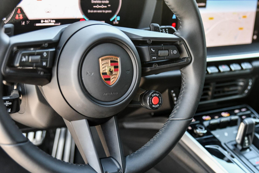 Porsche 911 3.0 Carrera MY25. BTW. Sport Design, Chrono, Lift, Pano, SportUitl, Leder, HD-Matrix, 14 Weg, Koeling, 360, ACC, Bose!