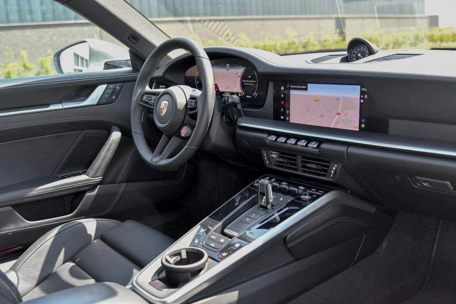 Porsche 911 3.0 Carrera MY25. BTW. Sport Design, Chrono, Lift, Pano, SportUitl, Leder, HD-Matrix, 14 Weg, Koeling, 360, ACC, Bose!