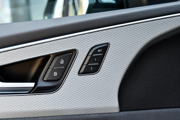 Audi Q8 60 TFSI e quattro Pro Line S Competition. RS Zetels, 4W Sturing, Softclose, Pano, Laser, B&O, 360 3D, Trekh, Keyless, 23"!