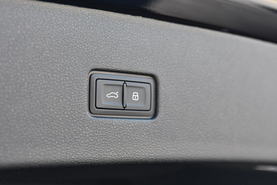 Audi Q8 60 TFSI e quattro Pro Line S Competition. RS Zetels, 4W Sturing, Softclose, Pano, Laser, B&O, 360 3D, Trekh, Keyless, 23"!