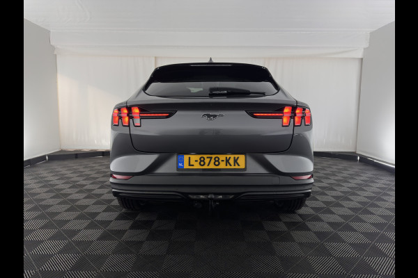 Ford Mustang Mach-E RWD 75 kWh (3-Fase) {SOH-93%} (INCL-BTW) Aut. *LUXURY-LEATHER | FULL-LED | DAB+ | DIGI-COCKPIT | KEYLESS | NAVI-FULLMAP | TOPVIEW | LANE-ASSIST | BLINDSPOT | CARPLAY | HEATED-COMFORTSEATS | PRIVACY-GLASS |TOWBAR | 18"ALU*