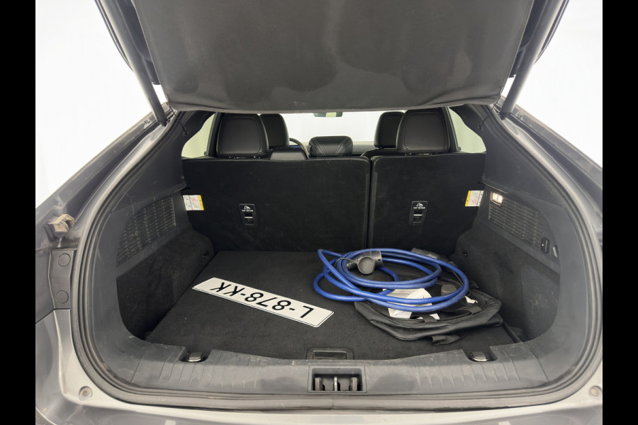 Ford Mustang Mach-E RWD 75 kWh (3-Fase) {SOH-93%} (INCL-BTW) Aut. *LUXURY-LEATHER | FULL-LED | DAB+ | DIGI-COCKPIT | KEYLESS | NAVI-FULLMAP | TOPVIEW | LANE-ASSIST | BLINDSPOT | CARPLAY | HEATED-COMFORTSEATS | PRIVACY-GLASS |TOWBAR | 18"ALU*