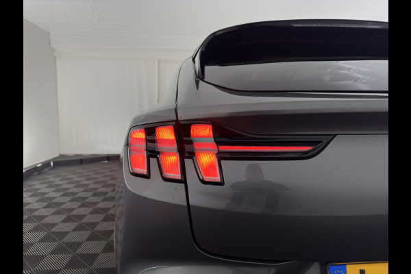Ford Mustang Mach-E RWD 75 kWh (3-Fase) {SOH-93%} (INCL-BTW) Aut. *LUXURY-LEATHER | FULL-LED | DAB+ | DIGI-COCKPIT | KEYLESS | NAVI-FULLMAP | TOPVIEW | LANE-ASSIST | BLINDSPOT | CARPLAY | HEATED-COMFORTSEATS | PRIVACY-GLASS |TOWBAR | 18"ALU*