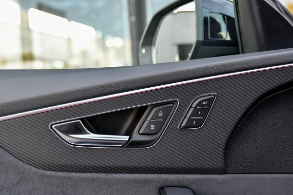 Audi Q8 60 TFSI e quattro Pro Line S Competition. RS Zetels, Massage, Carbon, 4W sturing, Softcl, Pano, Koeling, HUD, B&O, Trekh!