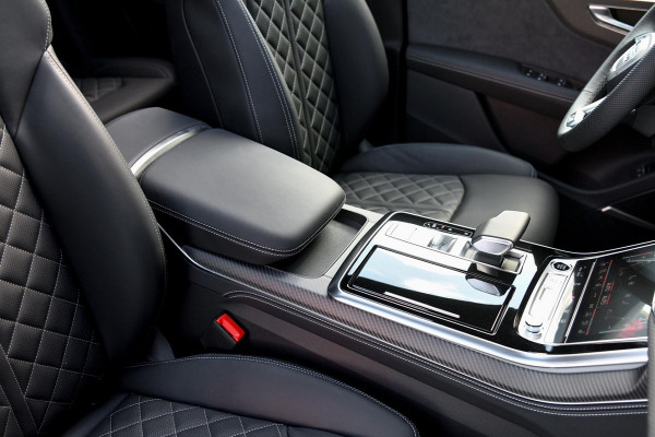 Audi Q8 60 TFSI e quattro Pro Line S Competition. RS Zetels, Massage, Carbon, 4W sturing, Softcl, Pano, Koeling, HUD, B&O, Trekh!