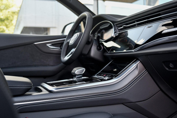 Audi Q8 60 TFSI e quattro Pro Line S Competition. RS Zetels, Massage, Carbon, 4W sturing, Softcl, Pano, Koeling, HUD, B&O, Trekh!