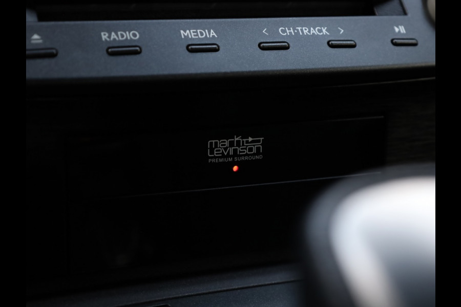 Lexus RC 300h F SPORT Line | Mark Levinson | Stoelventilatie | Safety Pac