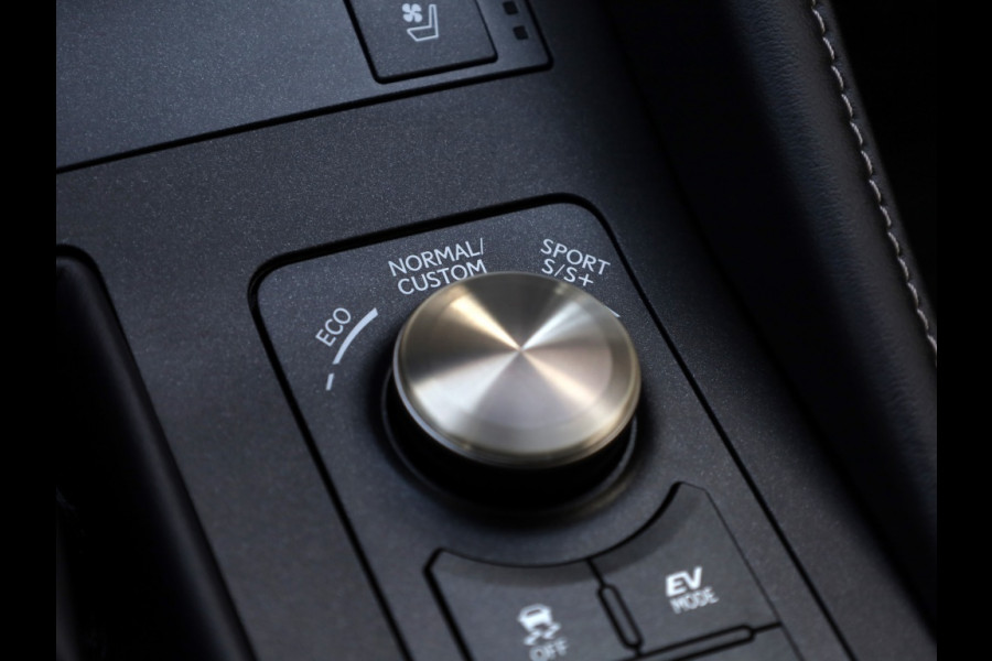 Lexus RC 300h F SPORT Line | Mark Levinson | Stoelventilatie | Safety Pac