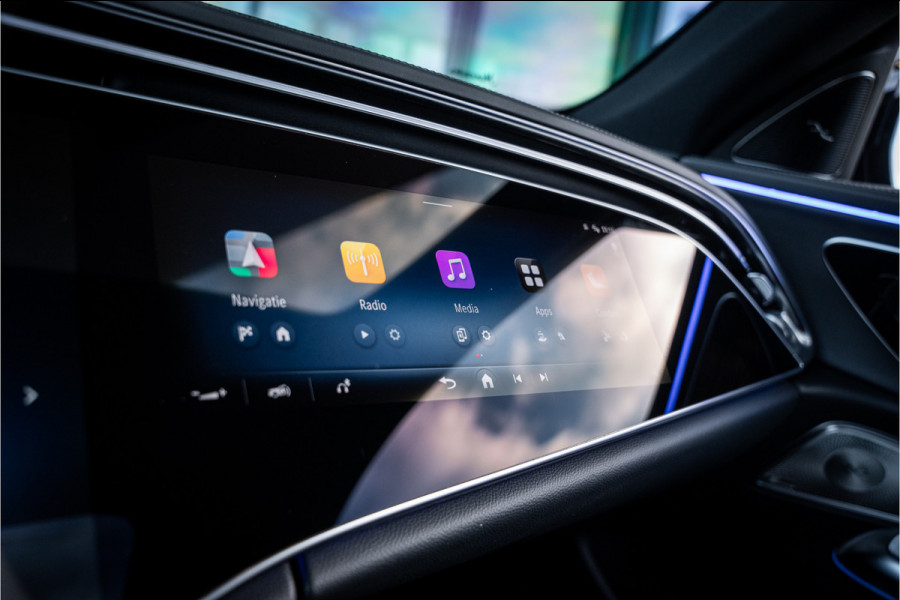 Mercedes-Benz E-Klasse E300 e AMG Line - Origineel NL | Panorama | Passenger Display | Burmester | Memory