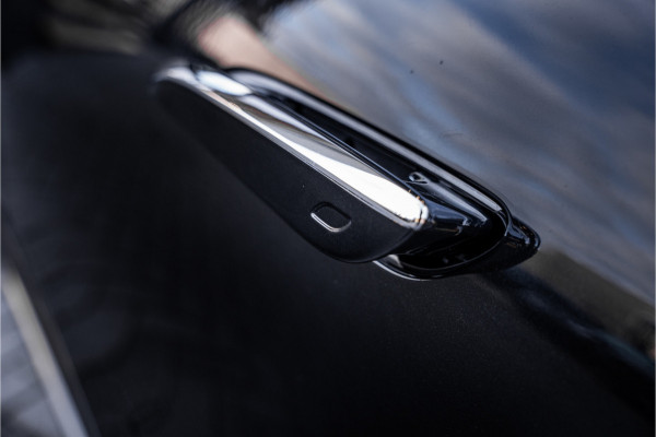 Mercedes-Benz E-Klasse E300 e AMG Line - Origineel NL | Panorama | Passenger Display | Burmester | Memory