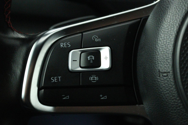 Volkswagen T-Roc 1.5 TSI Sport Business R (DIGITALE COCKPIT, STOELVERWARMING, NAVIGATIE, CRUISE ADAPTIEF, PARKEERSENSOREN)