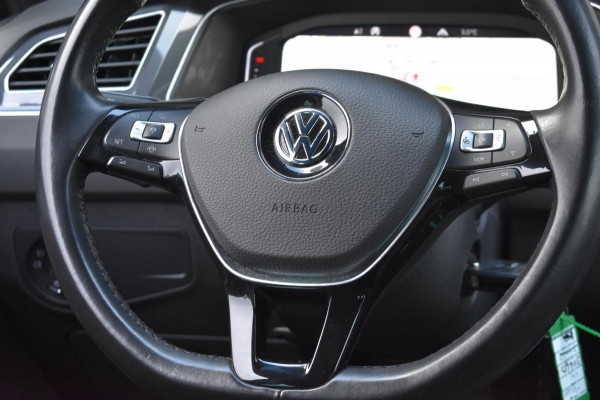 Volkswagen Tiguan 1.5 TSI ACT R-Line | TREKHAAK | NAP | APPLE CARPLAY | ANDROID AUTO | ADAPT. CRUISE CONTROLE | VIRTUAL COCKPIT