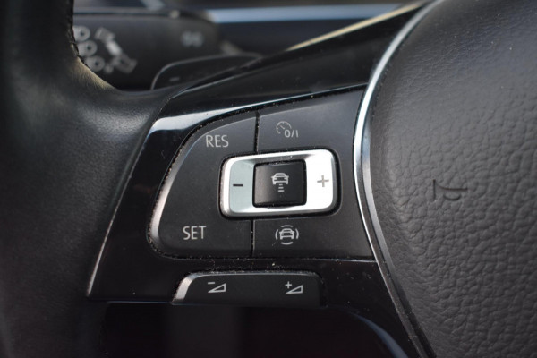 Volkswagen Tiguan 1.5 TSI ACT R-Line | TREKHAAK | NAP | APPLE CARPLAY | ANDROID AUTO | ADAPT. CRUISE CONTROLE | VIRTUAL COCKPIT