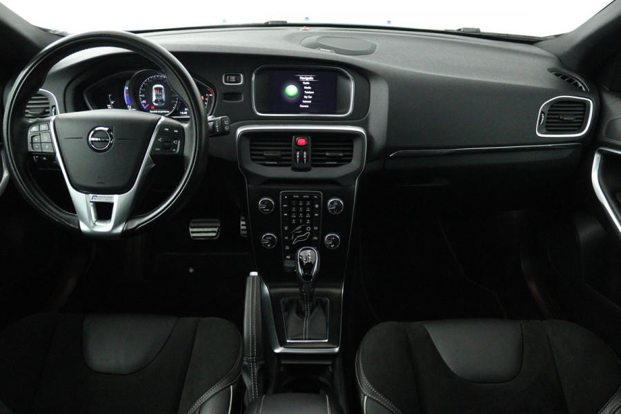 Volvo V40 1.5 T3 Polar+ Sport (TREKHAAK, STOELVERWARMING, ACHTERUITRIJCAMERA, AUTOMAAT, NAVIGATIE, PARKEERSENSOREN)