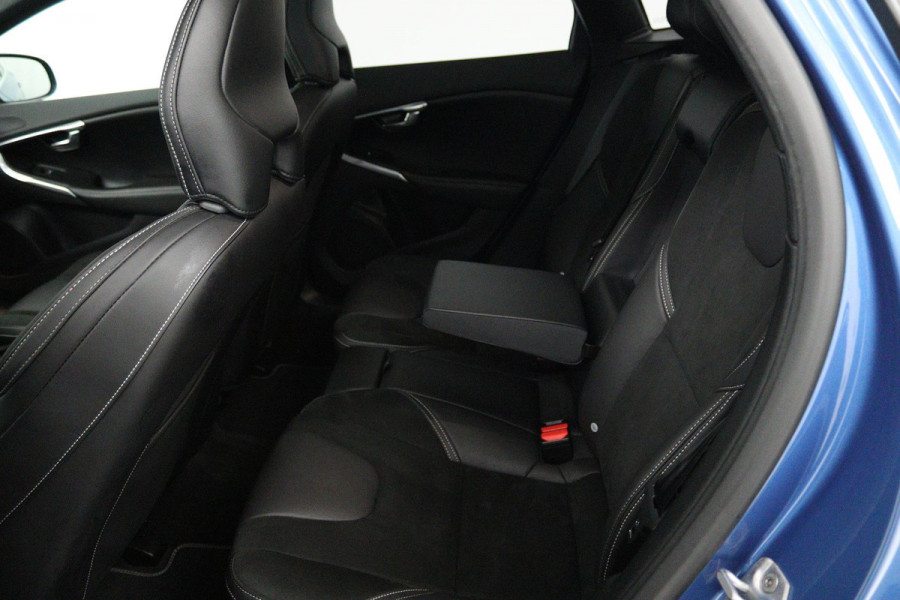 Volvo V40 1.5 T3 Polar+ Sport (TREKHAAK, STOELVERWARMING, ACHTERUITRIJCAMERA, AUTOMAAT, NAVIGATIE, PARKEERSENSOREN)