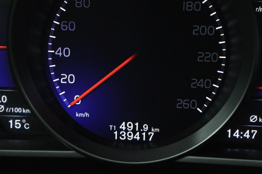 Volvo V40 1.5 T3 Polar+ Sport (TREKHAAK, STOELVERWARMING, ACHTERUITRIJCAMERA, AUTOMAAT, NAVIGATIE, PARKEERSENSOREN)