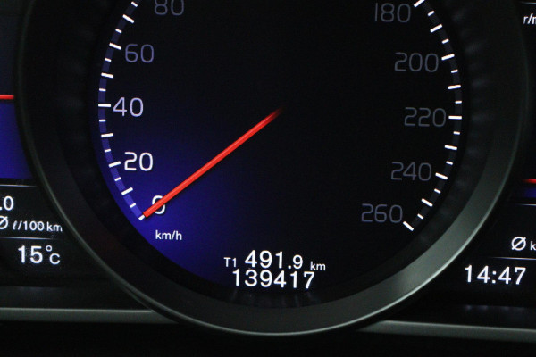 Volvo V40 1.5 T3 Polar+ Sport (TREKHAAK, STOELVERWARMING, ACHTERUITRIJCAMERA, AUTOMAAT, NAVIGATIE, PARKEERSENSOREN)