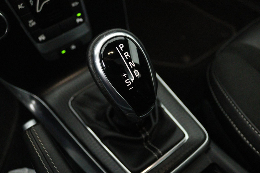 Volvo V40 1.5 T3 Polar+ Sport (TREKHAAK, STOELVERWARMING, ACHTERUITRIJCAMERA, AUTOMAAT, NAVIGATIE, PARKEERSENSOREN)