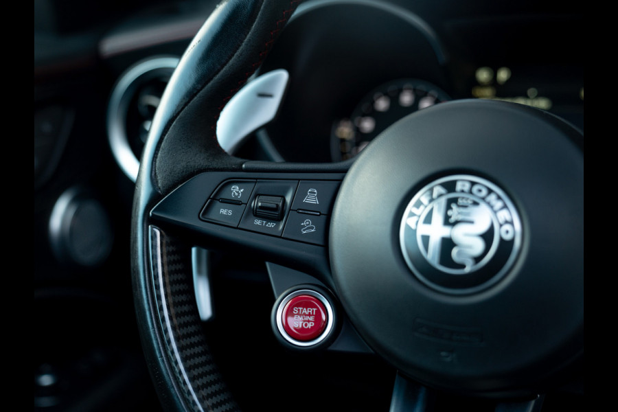 Alfa Romeo Stelvio 2.9 V6 AWD Quadrifoglio | Adapt. cruise | Veel carbon! | Pano-dak | Harman/Kardon | NL-auto