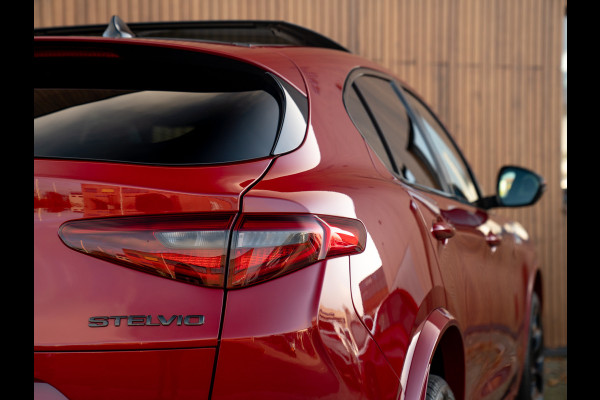 Alfa Romeo Stelvio 2.9 V6 AWD Quadrifoglio | Adapt. cruise | Veel carbon! | Pano-dak | Harman/Kardon | NL-auto